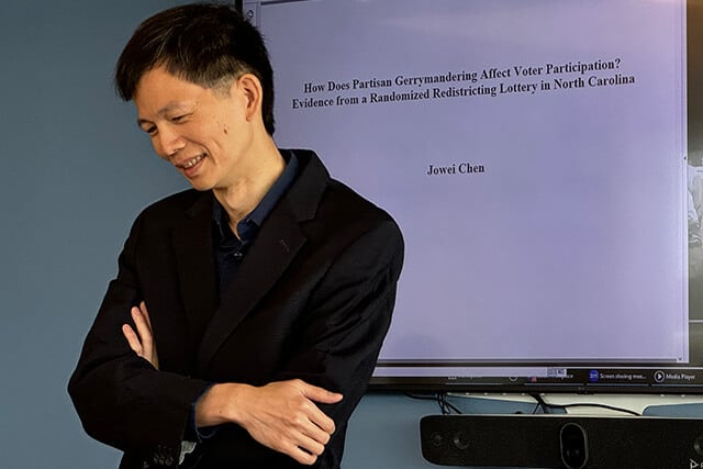 Jowei Chen speaking at a Wednesday seminar